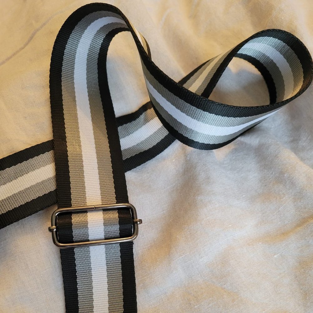 THINK ROYLN Quilted Puffer Crossbody Bag in Black - Picture 7 of 11